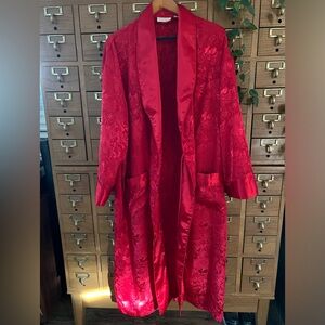 Victoria’s Secret Gold Label Red Satin Robe Size M/L